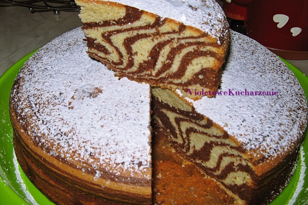 Ciasto zebra z sokiem truskawkowym