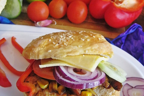 Meksykańskie burgery z grillowanym limonkowym kurczakiem