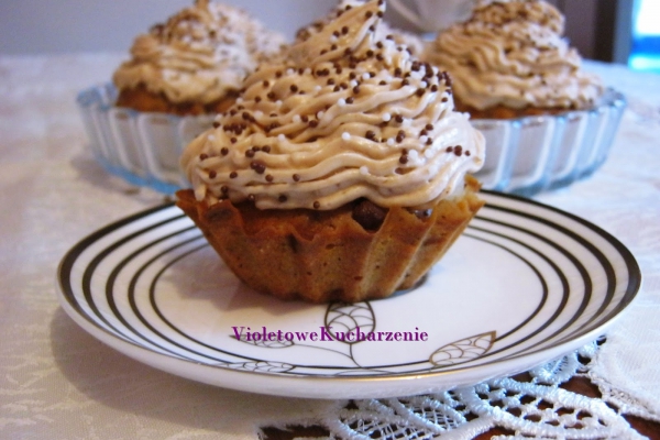 Muffinki czekoladowo-orzechowe z kremem