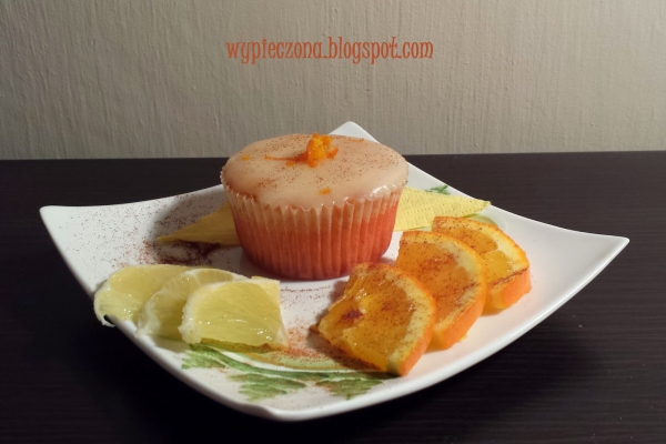 Cytrynowe muffinki z lukrem pomarańczowym