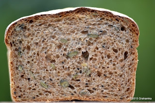 Chleb pszenny razowy, z nasionami dyni i czarnuszki