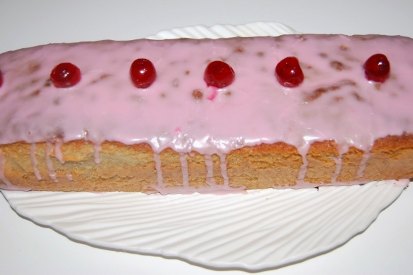 Ciasto ucierane o smaku wiśniowym.