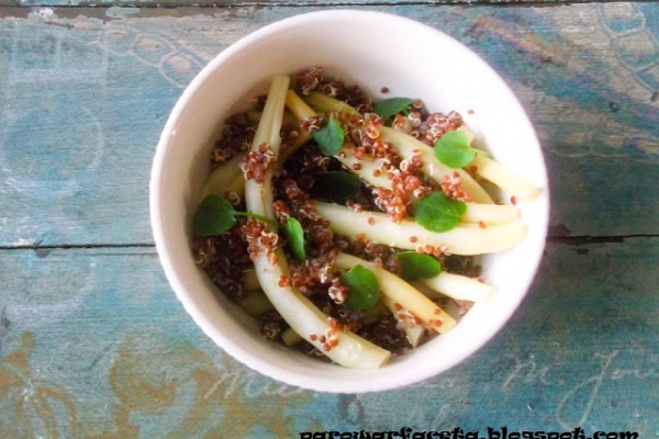 Sałatka z fasolki szparagowej, quinoa i rukwi wodnej