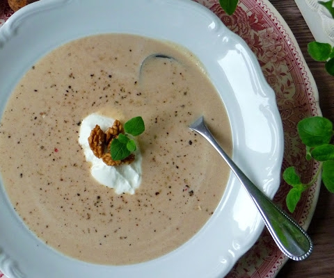 Zupa-krem z pieczonych kasztanów i orzechów