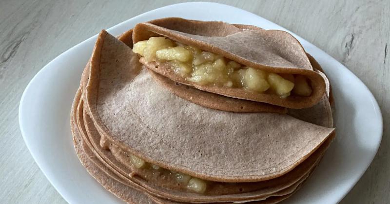 Naleśniki orkiszowe pełnoziarniste z jabłkami