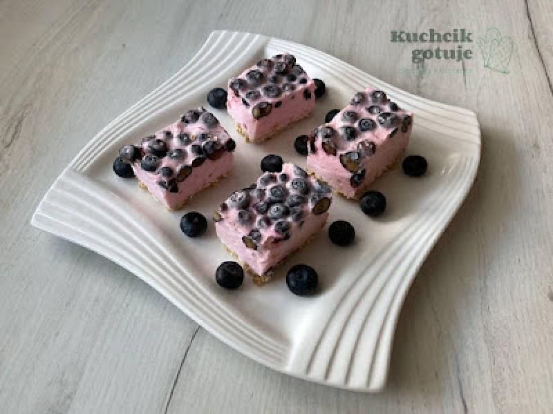 Skyrnik - sernik na zimno ze skyru z borówkami