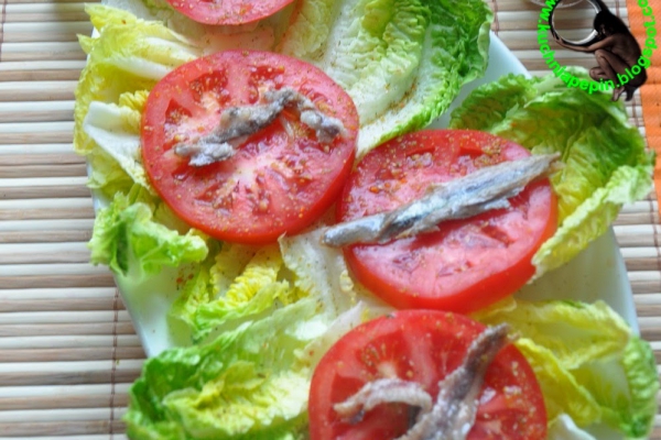 romaine lettuce with anchovies- SALATA RZYMSKA W TLE  Z  ANCHOIS