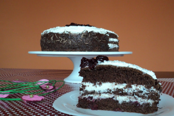 Tort czekoladowo-śmietankowy