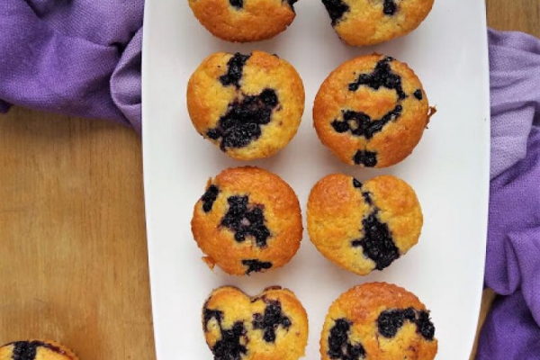 Muffinki z jagodami i mąką z ciecierzycy / Blueberry Chickpea Flour Muffins