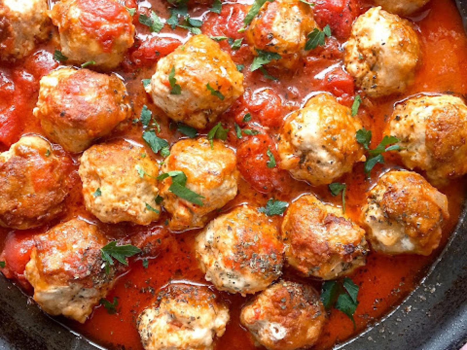 Pulpety z indyka w sosie pomidorowym