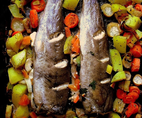 Ryba faszerowana fetą i oliwkami