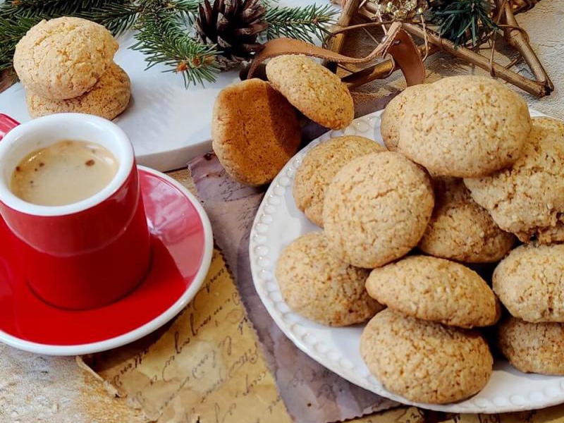 Świąteczne migdałowo-miodowe ciasteczka