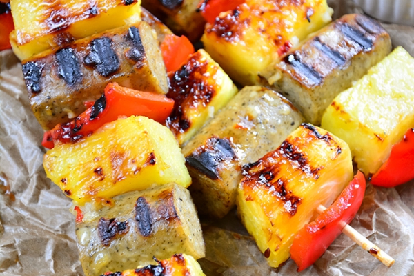 Słodko – ostre szaszłyki z papryką i ananasem