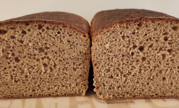 Chleb żytni na zakwasie w keksówce