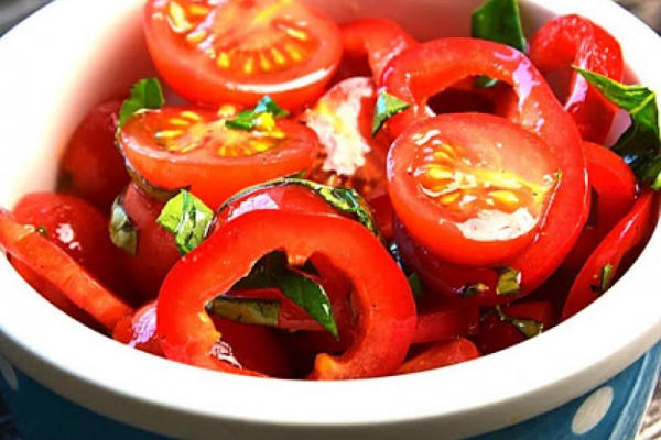 Surówka z pomidorów i papryki