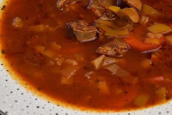Zupa pomidorowo porowa z salami