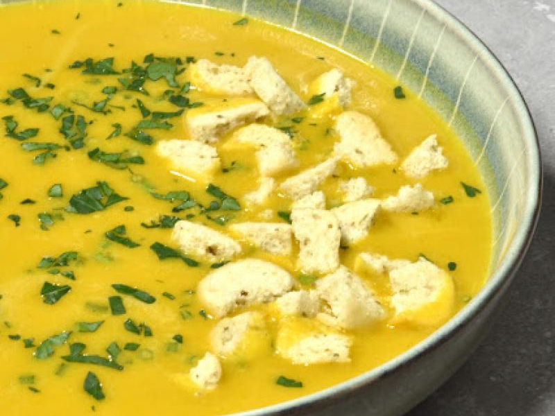 Krem z dyni i curry na mleku kokosowym