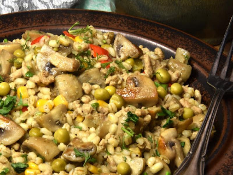 Pęczak z mięsem i warzywami