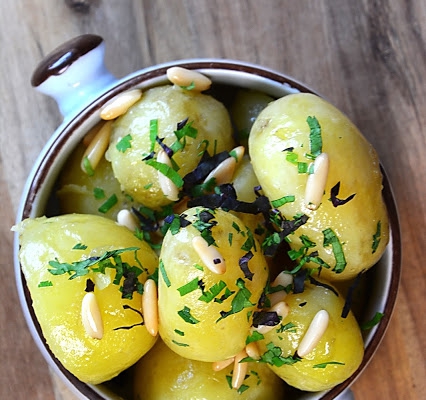 Młode ziemniaki w ziołach
