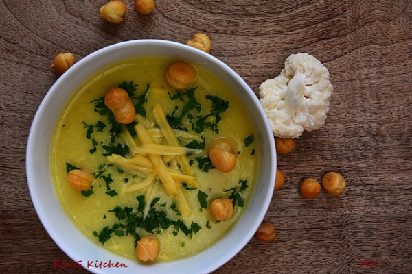 Zupa krem z kalafiora i sera żółtego