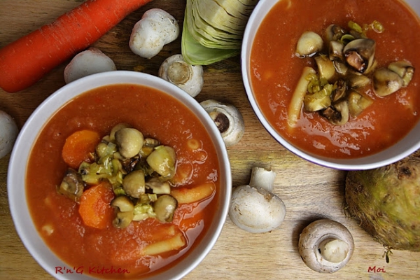 Zupa krem z kapusty i pomidorów