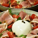 Burrata z szynką...