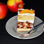 Tort jabłkowo-budyniowy
