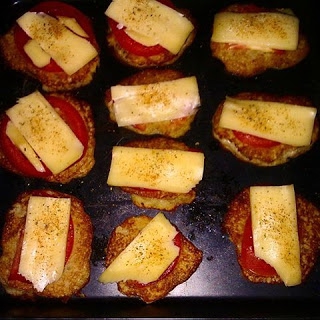 Pyszne placki ziemniaczane z serem i pomidorem