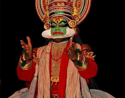 Kathakali i istota zewnętrzności aktora na tle całości widowiska