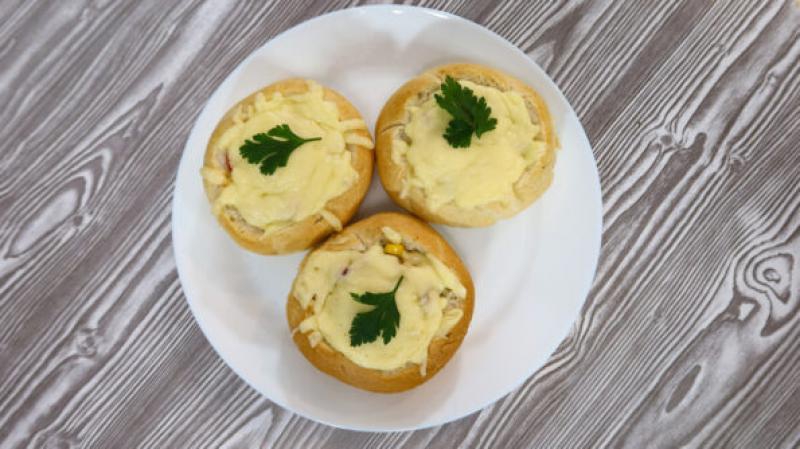 Kajzerki zapiekane z tuńczykiem i warzywami + film