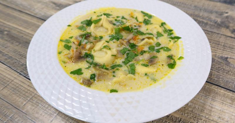 Zupa pieczarkowa z tortellini + film