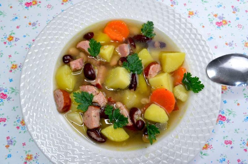 Szybka zupa fasolowa + film