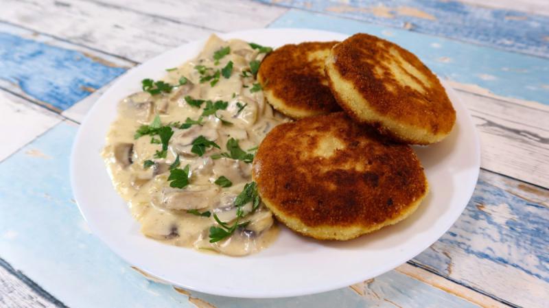 Kotlety ziemniaczane z sosem pieczarkowym + film