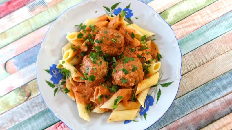 Pulpety w sosie pomidorowym + film