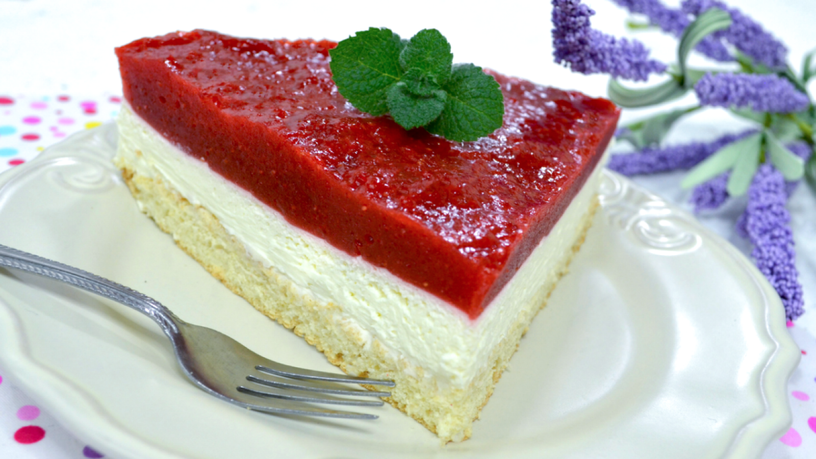 Ciasto z mascarpone i musem truskawkowym z galaretką+ film