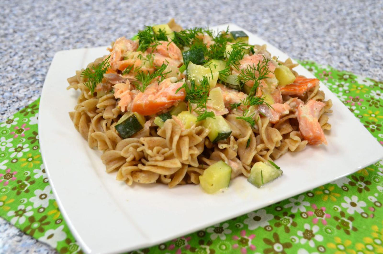 Makaron z łososiem i cukinią + film