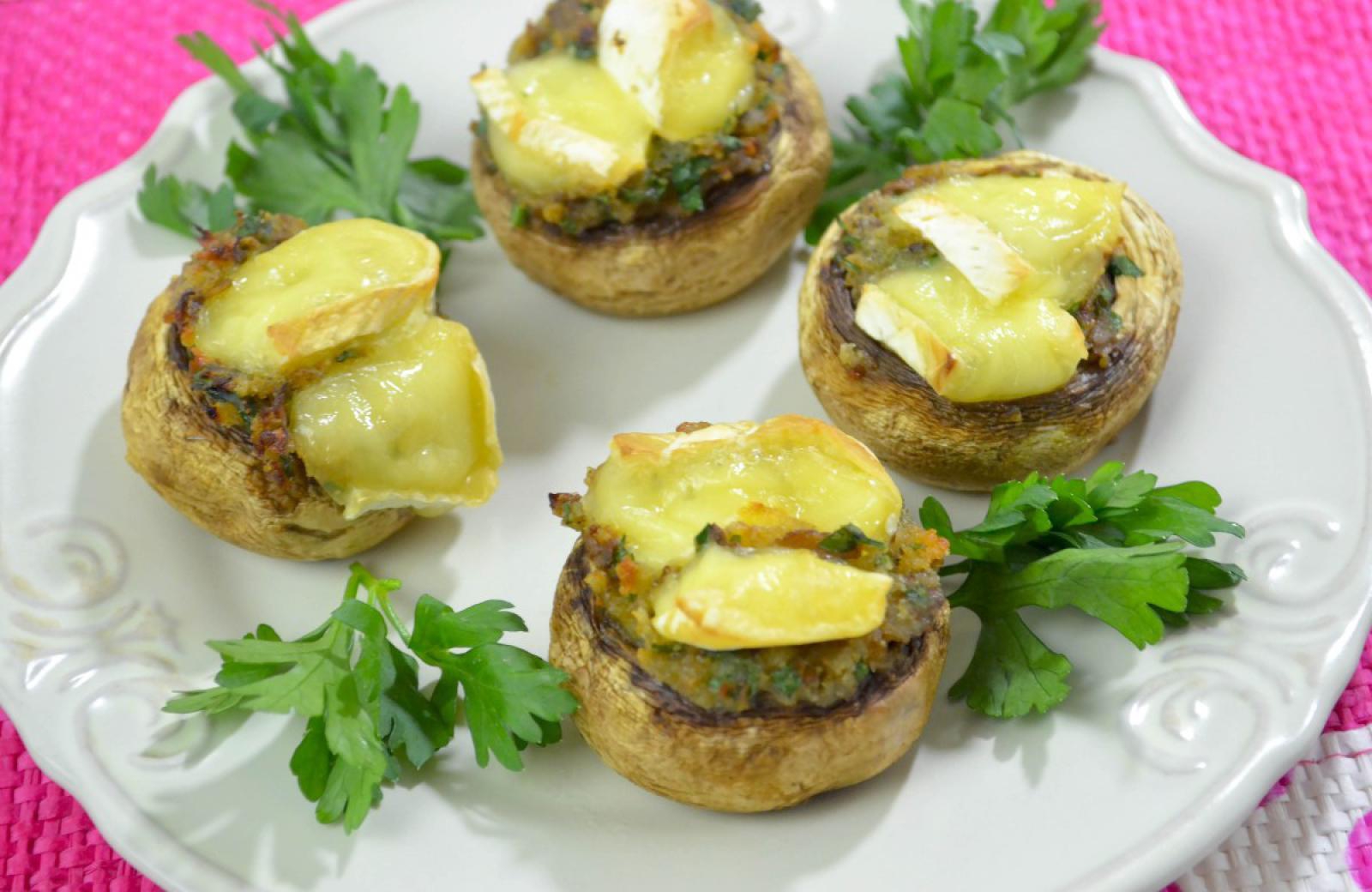Pieczarki nadziewane serem camembert + film