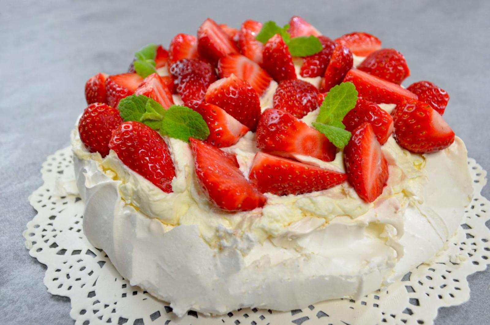Beza z mascarpone i truskawkami + film