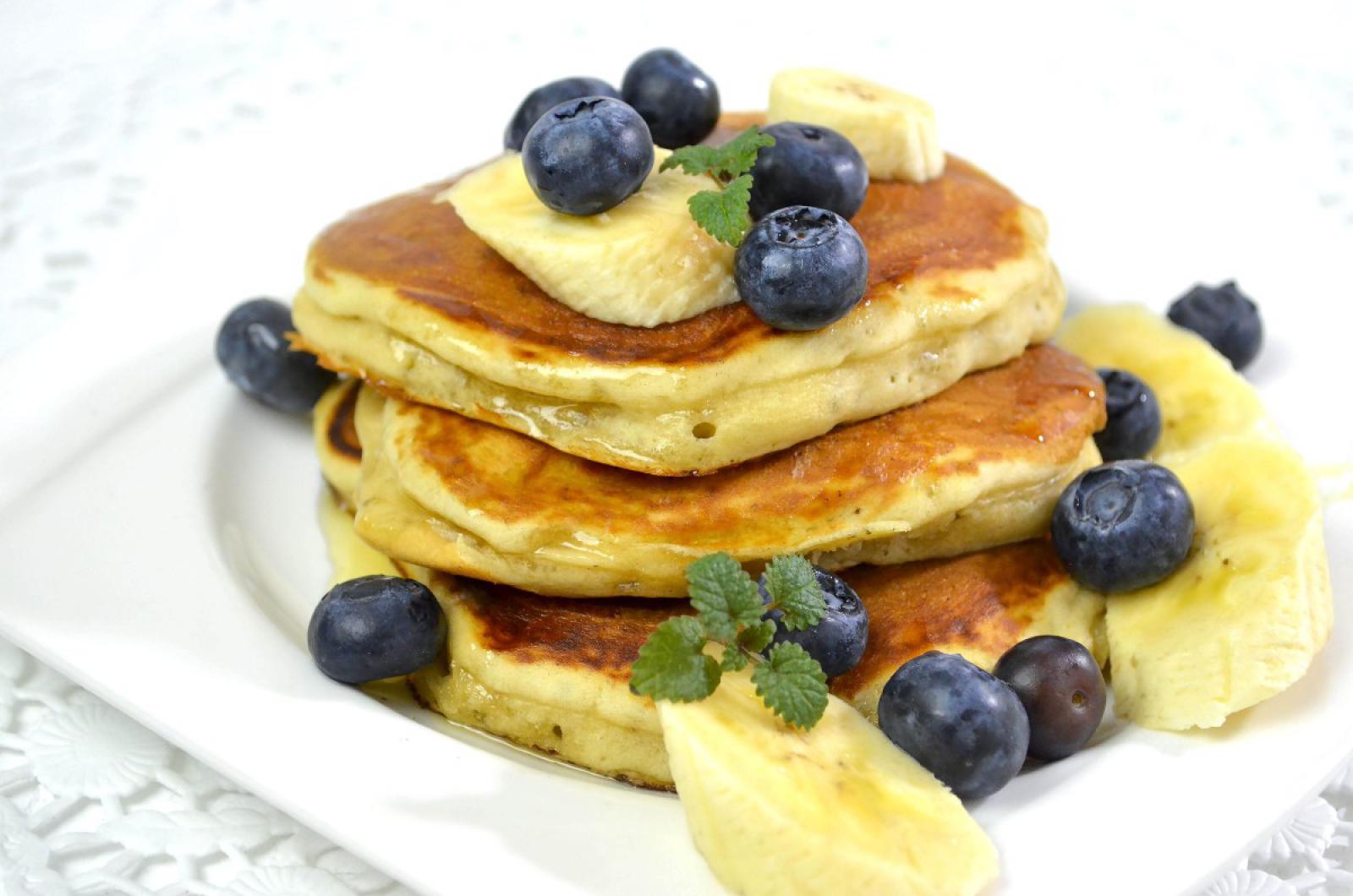 Bananowe pancakes + film