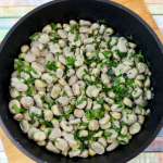 Bób czosnkiem i natką...