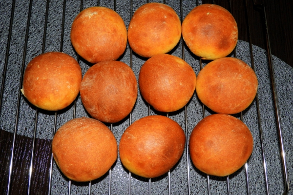 Cocas de patata - słodkie bułki z Majorki