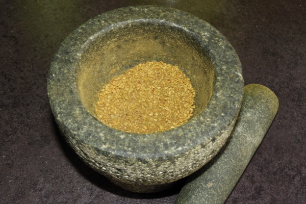 Za atar -  zatar - zahtar - mieszanka tymianku, prażonego sezamu i sumaku