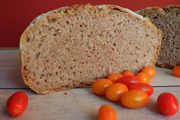 Chleb pszenno - orkiszowy na zakwasie żytnim pieczony w garnku żeliwnym