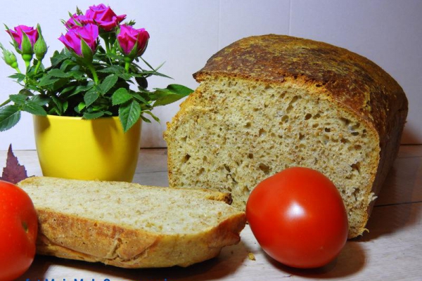 Chleb pszenny na zakwasie z melasą i otrębami
