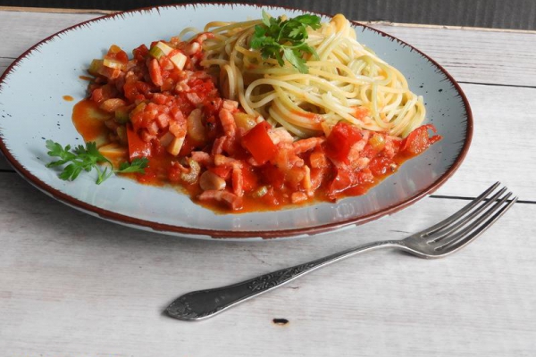 Spaghetti tricolore selero - pomodore