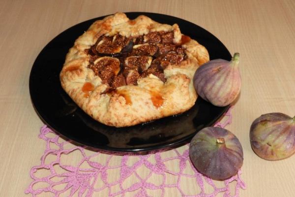 Rustykalna tarta z figami czyli galette figowe