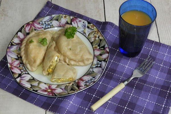 Tatarskie kartoflaniki z ziemniakami, jajem i zieleniną