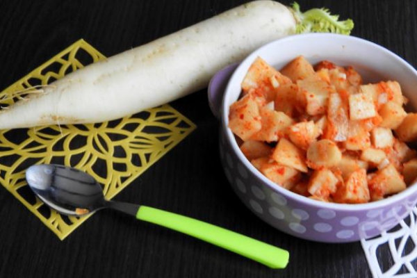 Kimchi z rzodkwi - kkakdugi