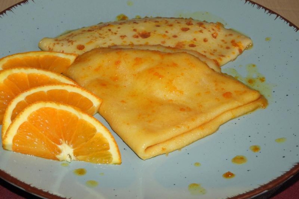 Płonące naleśniki z syropem pomarańczowym - Crêpes Suzette