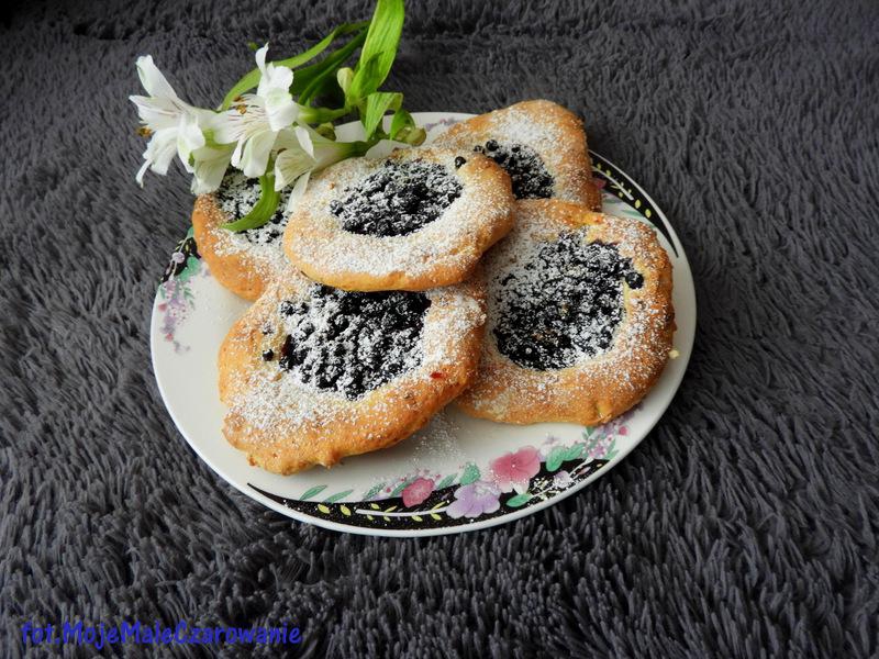 Szybkie twarogowe jagodzianki